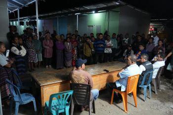 Warga huntara korban erupsi Lewotobi keluhkan keterbatasan air bersih dan sekolah