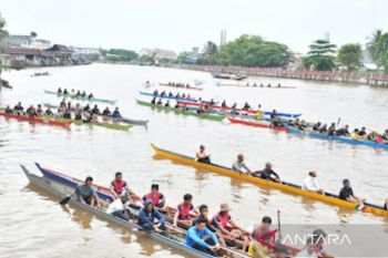 Banjarmasin lestarikan tradisi sungai balap jukung 