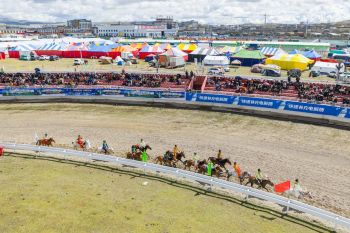 Melihat semarak festival pacuan kuda tradisional di Nagqu China