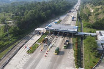 Kendaraan melintas di Tol Bakter naik 17 persen saat libur Maulid Nabi