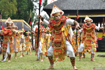 Puncak perayaan Pujawali ke-20 di Parahyangan Agung Jagatkartta