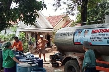 BPBD Probolinggo distribusikan air bersih ke dua desa alami krisis air