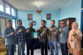 PLN UP3 Bukittinggi Sambut Hari Pelanggan Nasional, Kunjungi PDAM Tirta Jam Gadang