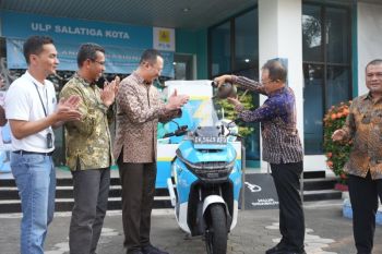 Direktur PLN resmikan Go Charge pengisian motor listrik mobile