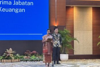Sri Mulyani resmi serahkan jabatan Menteri keuangan ke Purbaya Yudhi Sadewa