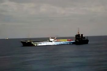 Bakamla RI evakuasi Kapal MV Leann yang terbakar di Perairan Anambas