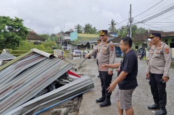 Polisi: 5 rumah ambruk dan 33 rusak berat akibat banjir di Tabanan