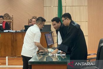 Mantan Pj Wali Kota Pekanbaru Risnandar Mahiwa divonis 5,5 tahun penjara