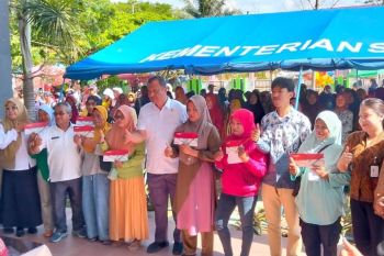 Pemkab-Buol salurkan bantuan KKS kepada 26.779 penerima manfaat