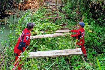 Jembatan gantung Tampang Muda Tanggamus diperbaiki untuk permudah akses siswa