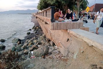 Nelayan Mataram diminta waspada saat melaut pada musim angin barat
