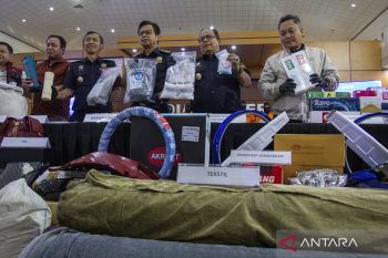 Bea Cukai Batam tetapkan tersangka penyelundupan 22 ton pasir timah ke Thailand