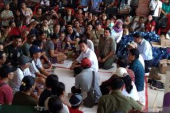 Wapres Gibran Tenangkan Pengungsi Banjir di Denpasar