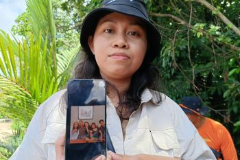 Anak korban harap keluarga yang hilang karena banjir cepat ditemukan