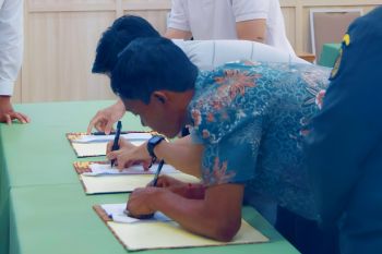 OJK Sulteng perkuat kapasitas pelaku usaha durian untuk pasar global