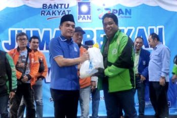 DPW PAN Jateng bagikan sembako ke ratusan ojol