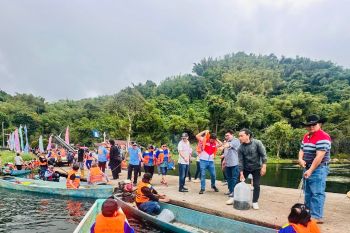Pertamina-Himpana Manado tabur benih ikan di Danau Tondano