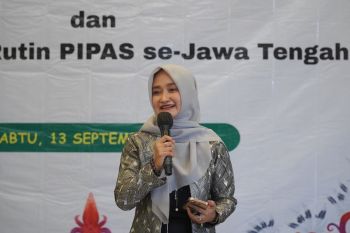 Mba Iin bicara pemberdayaan perempuan di pertemuan PIPAS se-Jateng