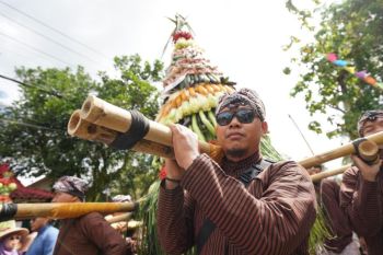 Ribuan peserta ikuti "Kirab Bedhol Projo" Sendangrejo Sleman