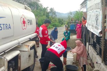 BPBD Agam distribusikan air bersih ke 11 nagari terdampak kemarau