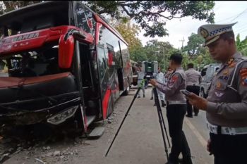 Polisi selidiki penyebab kecelakaan maut menewaskan 8 orang di Probolinggo