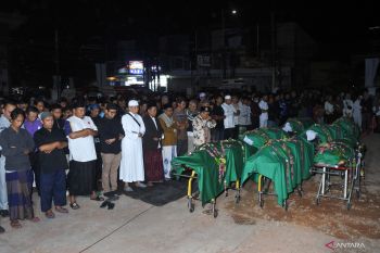 Shalat jenazah korban kecelakaan bus