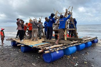 Pemkab Banyuwangi tenggelamkan "fish bank" konservasi ekosistem laut