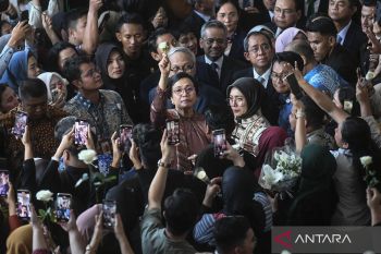 Sri Mulyani, Budi Arie hingga BG tersenyum saat terima surat Prabowo