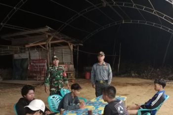 Babinsa Koramil 1417-12 bersama warga patroli ciptakan keamanan wilayah