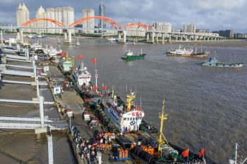 Moratorium penangkapan ikan berakhir, kapal kembali berlayar di laut