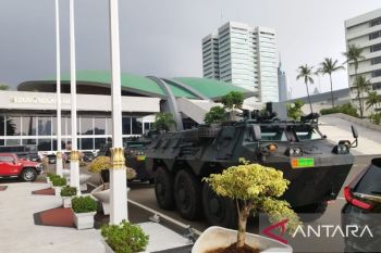 Menhan: Pasukan TNI terus menjaga gedung parlemen