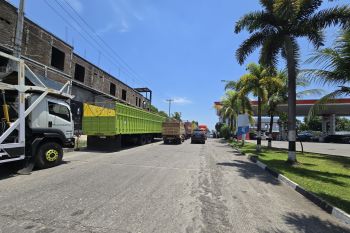 FOTO - BBM di Makassar mulai langka