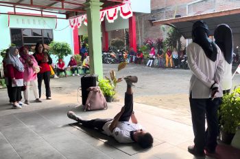 Fisioterapis UMS edukasi deteksi dini di Puskesmas Weru