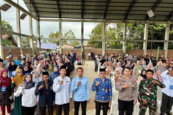 Legislator dan BGN sosialisasi makan bergizi gratis di Agam dukung generasi emas 2045