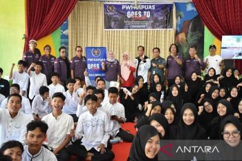 Diskominfo Kapuas bersama PWI beri edukasi literasi digital ke pelajar MAN