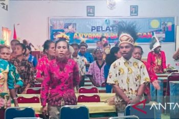 Disdikbud Biak prioritas bina keterampilan ukir anak milenial OAP