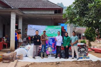 PT Pegadaian salurkan bantuan untuk korban banjir bandang di Lampung Barat