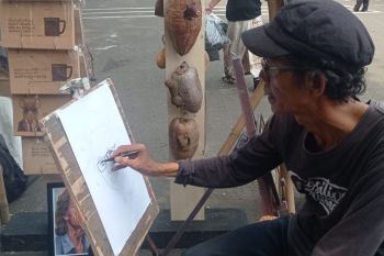 Pelukis Rangkasbitung dibanjiri pesanan pada Festival Seni Multatuli 2025