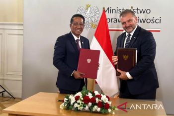 Polandia memutuskan tembak jatuh benda