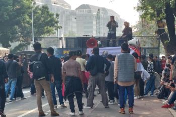 Massa buruh di Jakarta menggaungkan percepatan reformasi Polri
