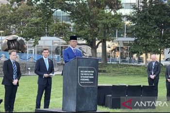 Indonesia signs declaration to protect humanitarian personnel