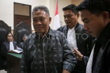 Mantan Bupati Lombok Barat dituntut 10,5 tahun terkait korupsi pembangunan LCC