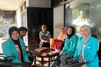 Tim PKM-PI UMS kembangkan meja inovatif untuk tingkatkan produktivitas UMKM