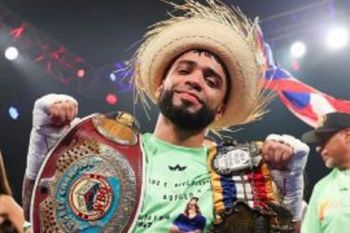 Juara Dunia WBA Collazo Kian Perkasa, Hentikan Vayson dengan TKO