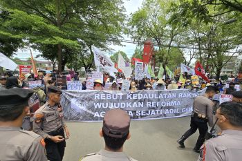 FOTO - Unjuk rasa desak stop kekerasan terhadap petani di Sulsel