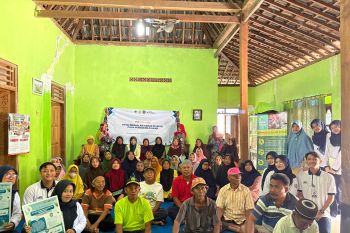 Tim Fisioterapi UMS dampingi lansia Bendosari cegah saraf kejepit