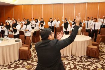 Petugas pelayanan publik Banyuwangi dilatih "Bisindo" layani difabel