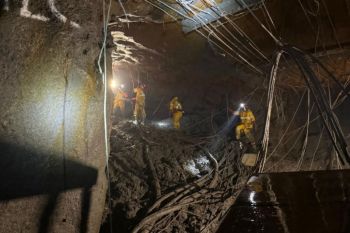 Freeport Indonesia suspends operations to rescue trapped miners