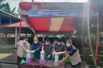 Kejari Pasaman Barat musnahkan barang bukti 42 tindak pidana umum