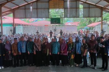 Kemenkes dan MSD edukasi siswi SMPN 13 Pekanbaru tentang kanker leher rahim